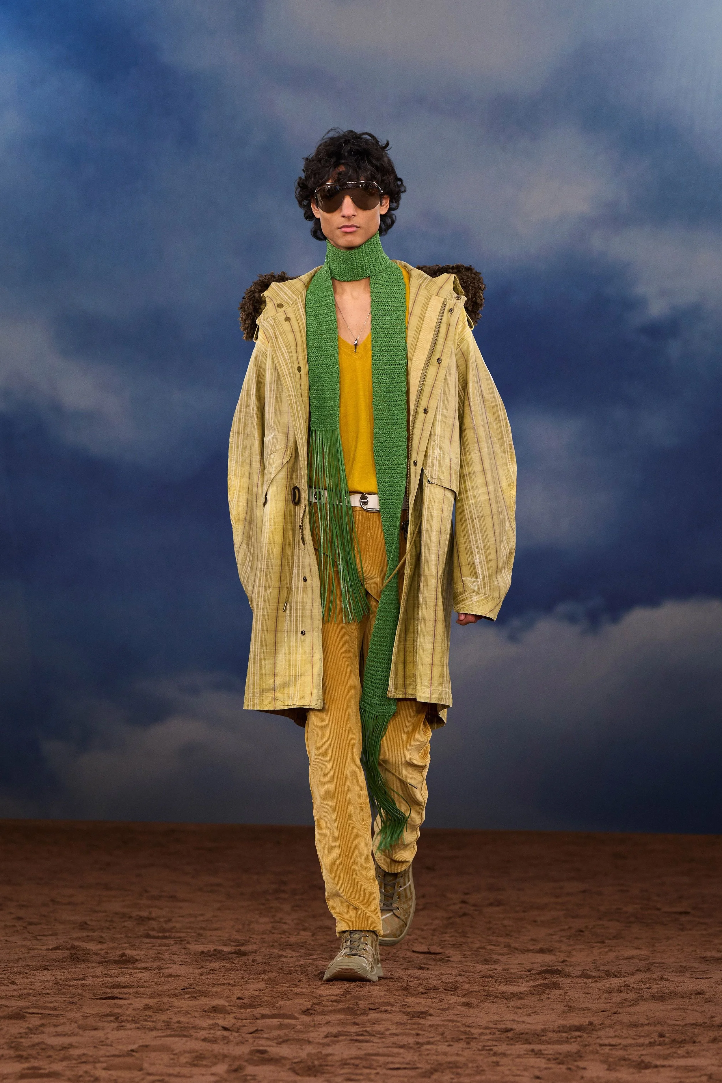 BURBERRY SPRING 2026 - SHOW REPORT - BEHIND THE BLINDS —